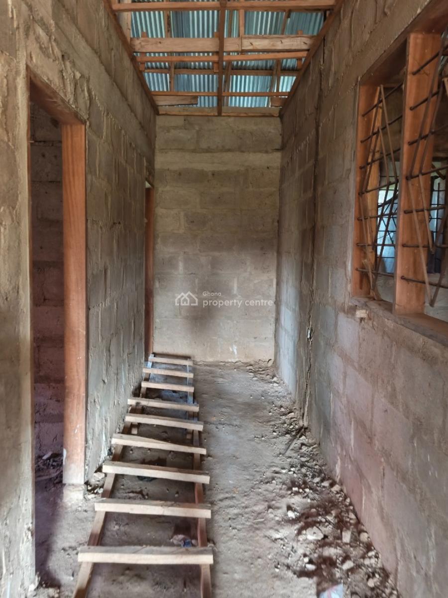 7 Bedrooms  ( Near Abuakwa, Afari, Nkawie), Abuakwa Mim, on Nkawie Road., Atwima Nwabiagya, Ashanti, House for Sale