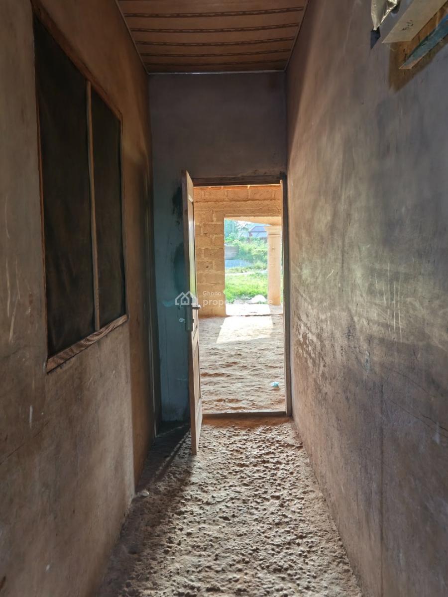 7 Bedrooms  ( Near Abuakwa, Afari, Nkawie), Abuakwa Mim, on Nkawie Road., Atwima Nwabiagya, Ashanti, House for Sale