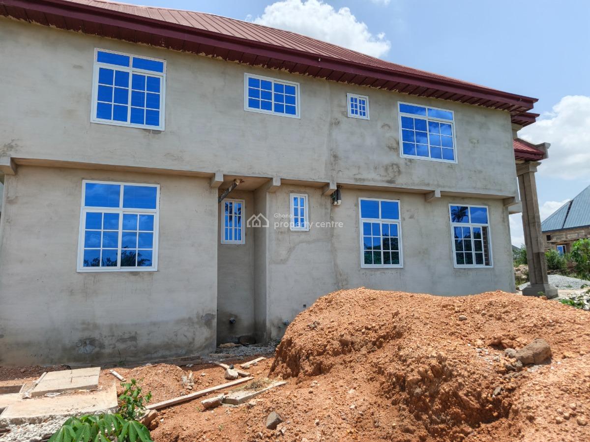 5 Bedrooms. ( Kumasi Ejisu Road), Kumasi Ejisu Road., Ejisu-juaben Municipal, Ashanti, House for Sale