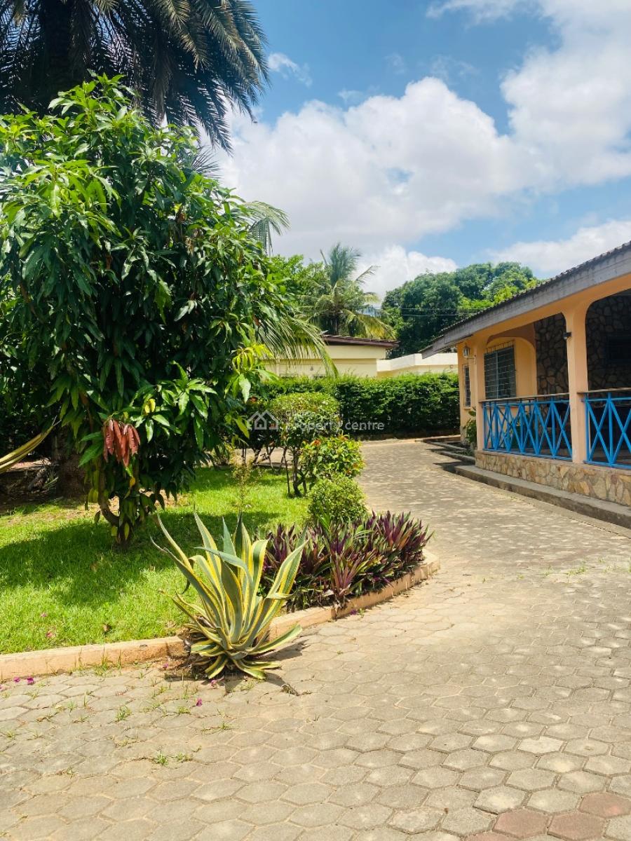 5 Bedrooms on 80x130 Size Land at Cfc Estate, Cfc Estate, Achimota, Accra, Detached Bungalow for Sale