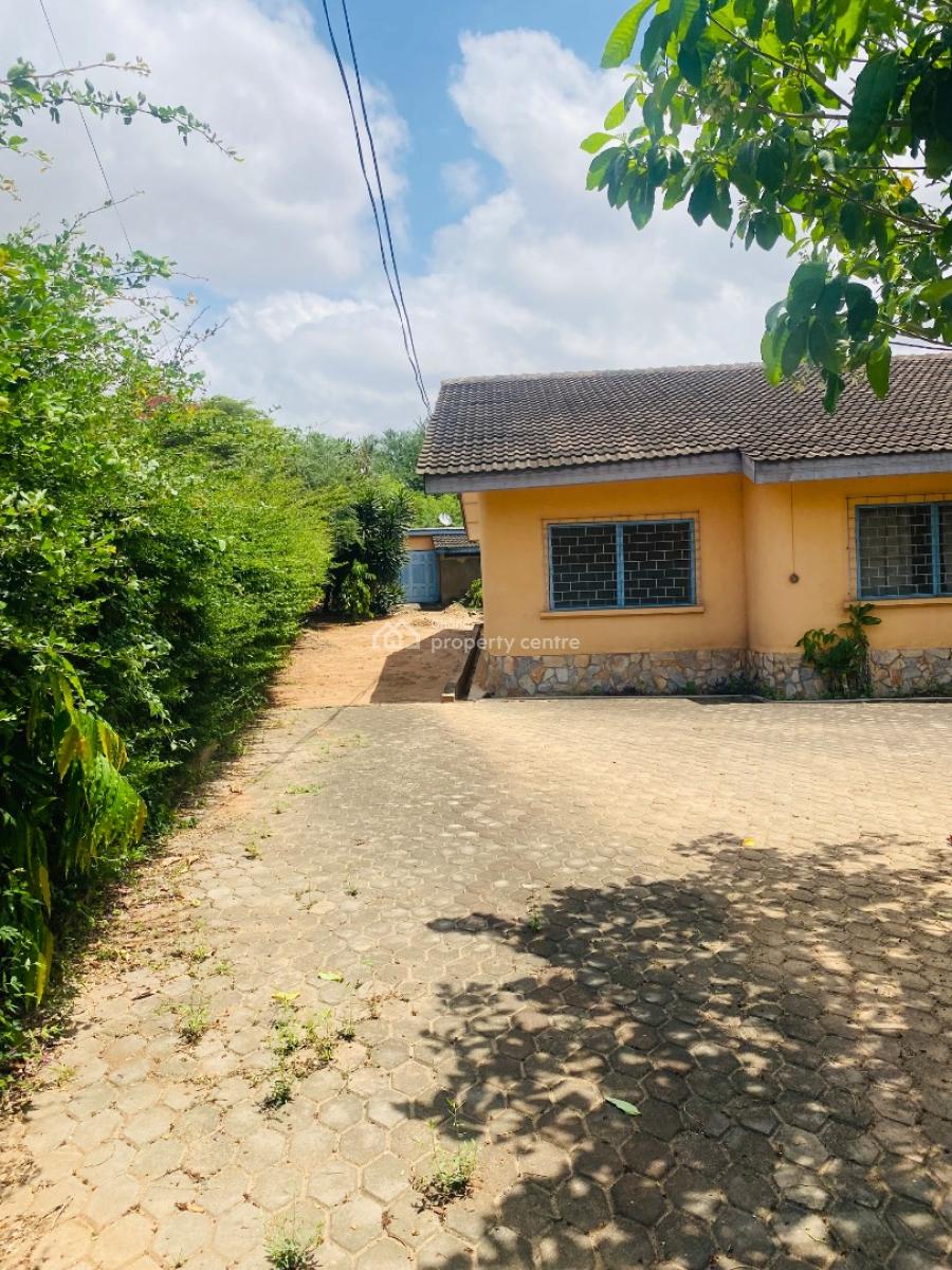 5 Bedrooms on 80x130 Size Land at Cfc Estate, Cfc Estate, Achimota, Accra, Detached Bungalow for Sale