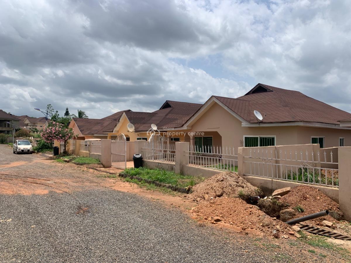 3 Bedroom Bangalore Houses in a Gated Community, Amrahia, Adenta Municipal, Accra, Semi-detached Bungalow for Rent