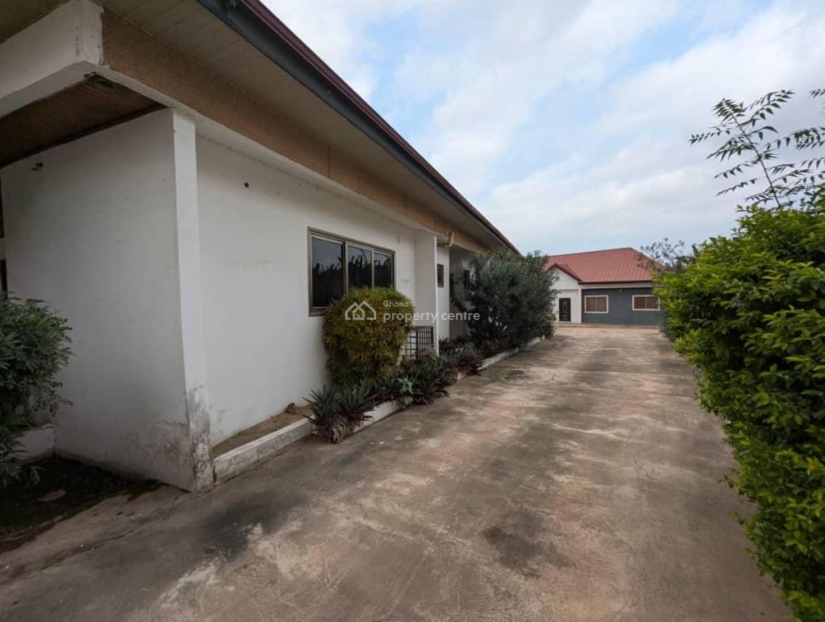 5 Bedrooms on 2 Plot at Cfc Estate, Cfc Estate, Achimota, Accra, Detached Bungalow for Sale
