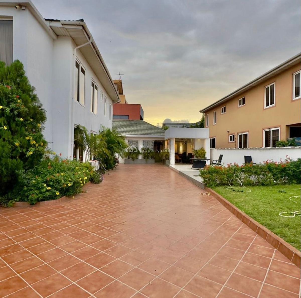 a Luxurious 5 Bedroom in a Beautiful and a Secured Estate, Au Village, Cantonments, Accra, House for Sale