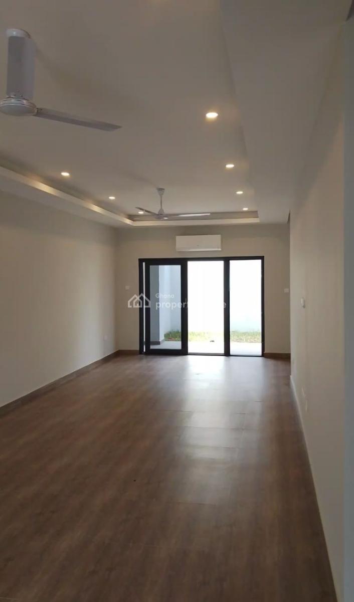 3 Bedrooms, Boys Quarters, Fitted Kitchen, Washing Machine, Fridge, Oven,, Tse Addo Roundabout Enclaves, Tse Addo, Accra, Semi-detached Duplex for Sale