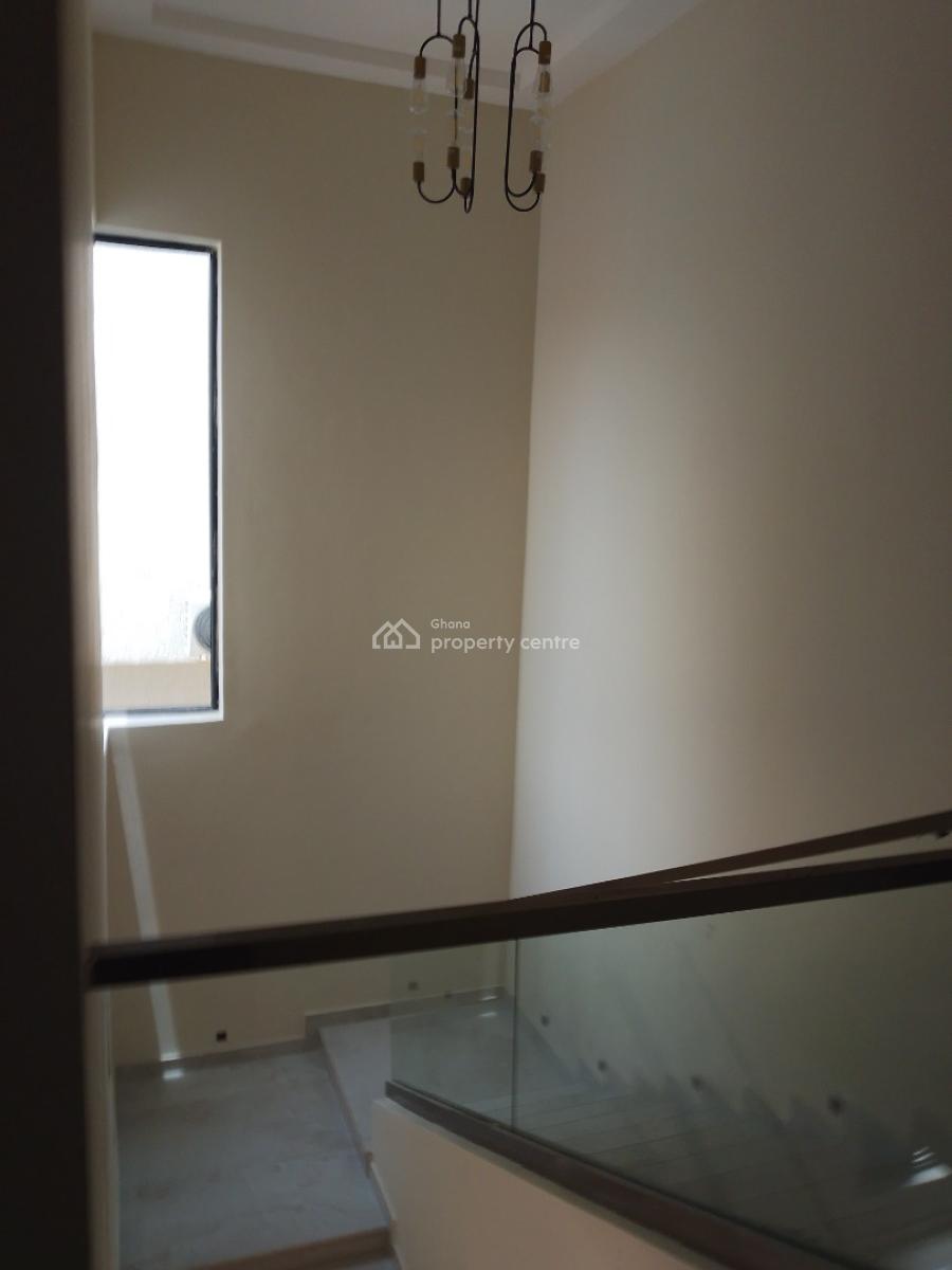 3 Bedroom House, Fitted Kitchen, Washing Machine, Fridge. Gated Comnty, East Airport, Manet Enclaves, East Airport, Airport Residential Area, Accra, Detached Duplex for Sale