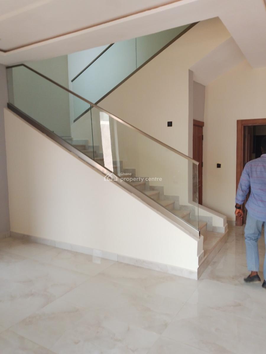 3 Bedroom House, Fitted Kitchen, Washing Machine, Fridge. Gated Comnty, East Airport, Manet Enclaves, East Airport, Airport Residential Area, Accra, Detached Duplex for Sale