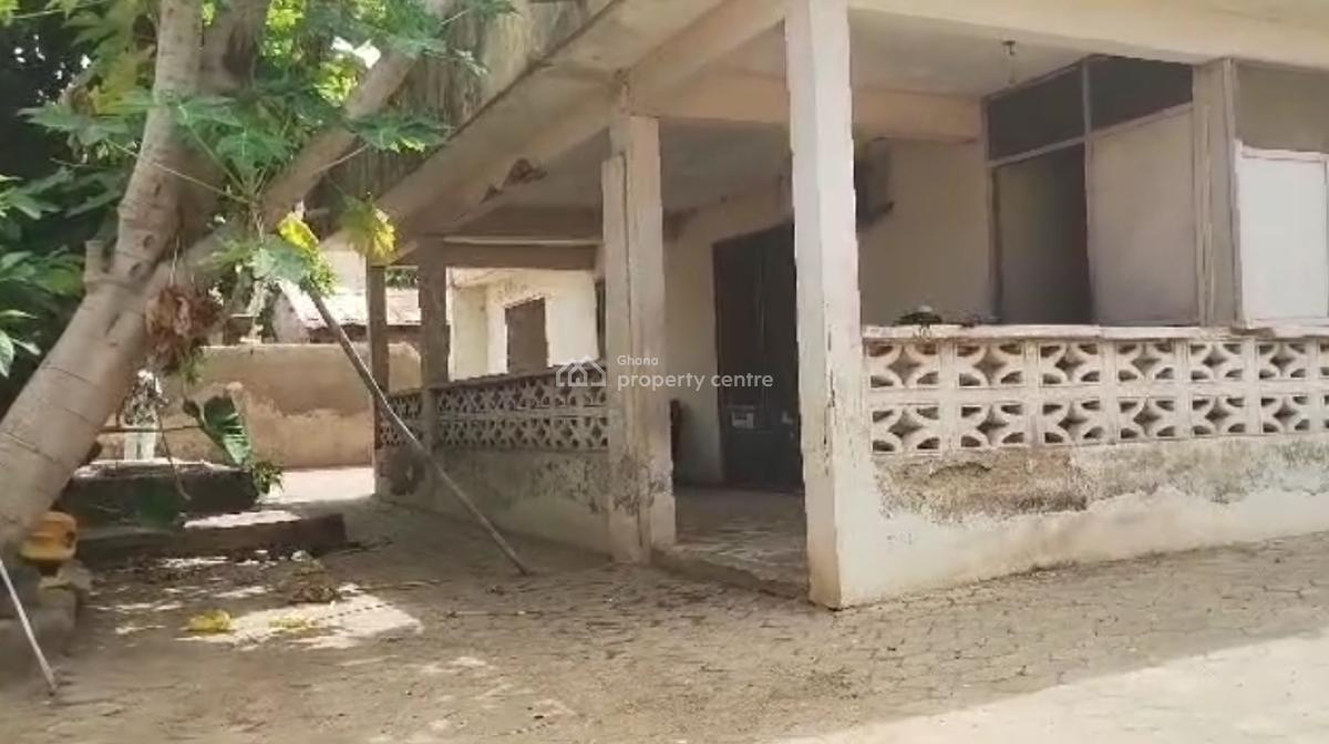 Old 5 Bedrooms House, Nyamekye, Darkuman, Accra, Detached Bungalow for Sale