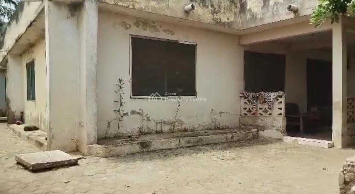 Old 5 Bedrooms House, Nyamekye, Darkuman, Accra, Detached Bungalow for Sale