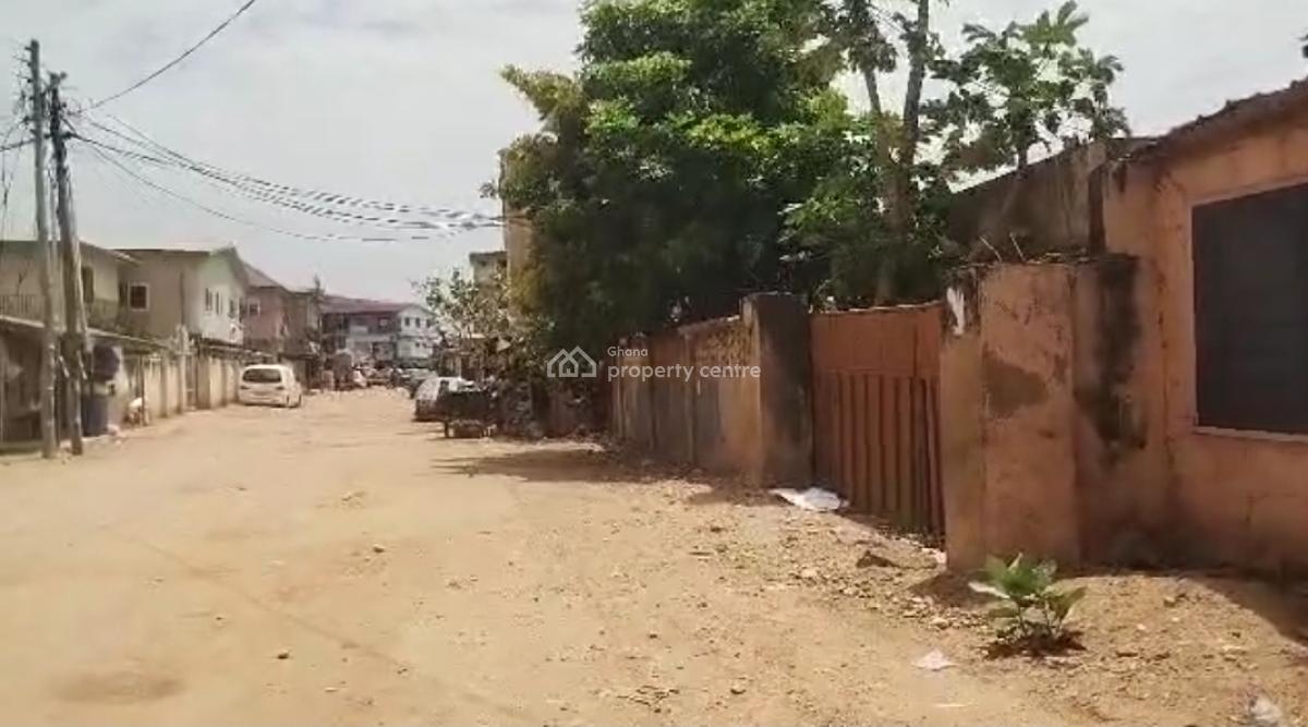 Old 5 Bedrooms House, Nyamekye, Darkuman, Accra, Detached Bungalow for Sale