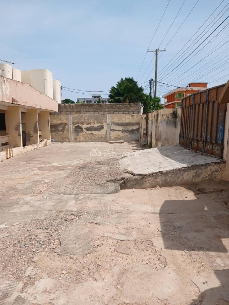 Old House on One & Half Plots, Railway Quarters, Dansoman, Accra, Detached Bungalow for Sale