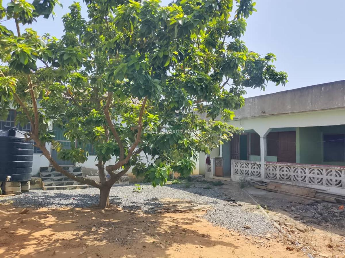 4 Bedrooms + 2 Single Room Outhouse, Pentecost Ablekuma, Ga Central Municipal, Accra, Detached Duplex for Sale