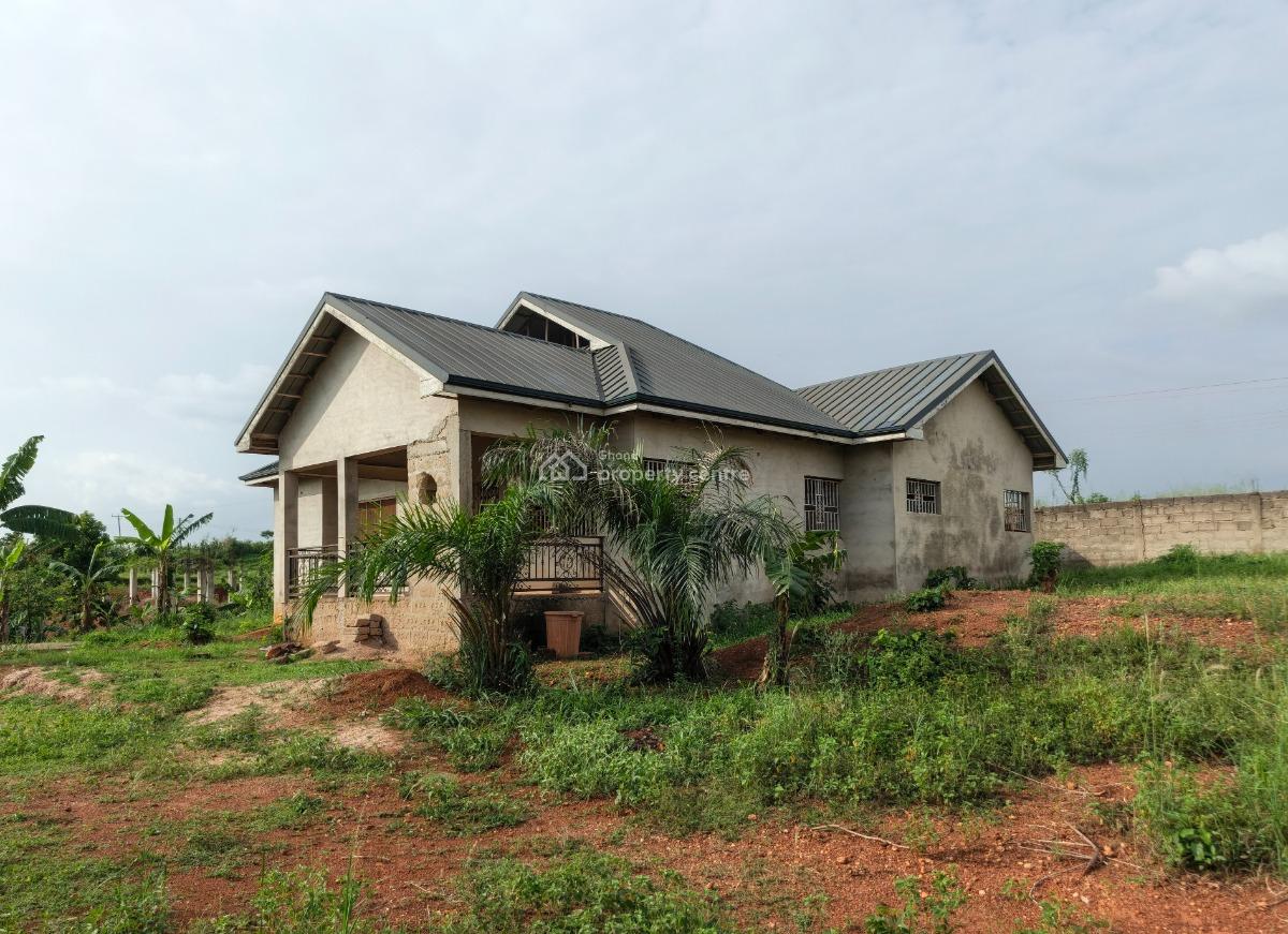 4 Bedrooms. ( 2nd House Main Highway Road), Adankwaame, on Abrepo Barekese Road., Kumasi Metropolitan, Ashanti, House for Sale