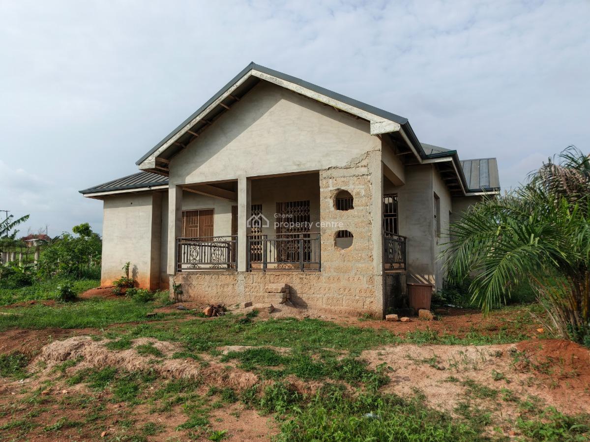 4 Bedrooms. ( 2nd House Main Highway Road), Adankwaame, on Abrepo Barekese Road., Kumasi Metropolitan, Ashanti, House for Sale