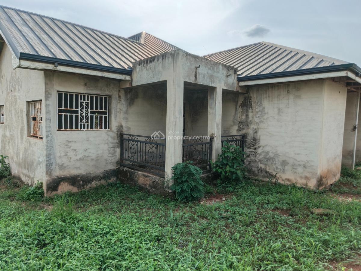 4 Bedrooms. ( 2nd House Main Highway Road), Adankwaame, on Abrepo Barekese Road., Kumasi Metropolitan, Ashanti, House for Sale