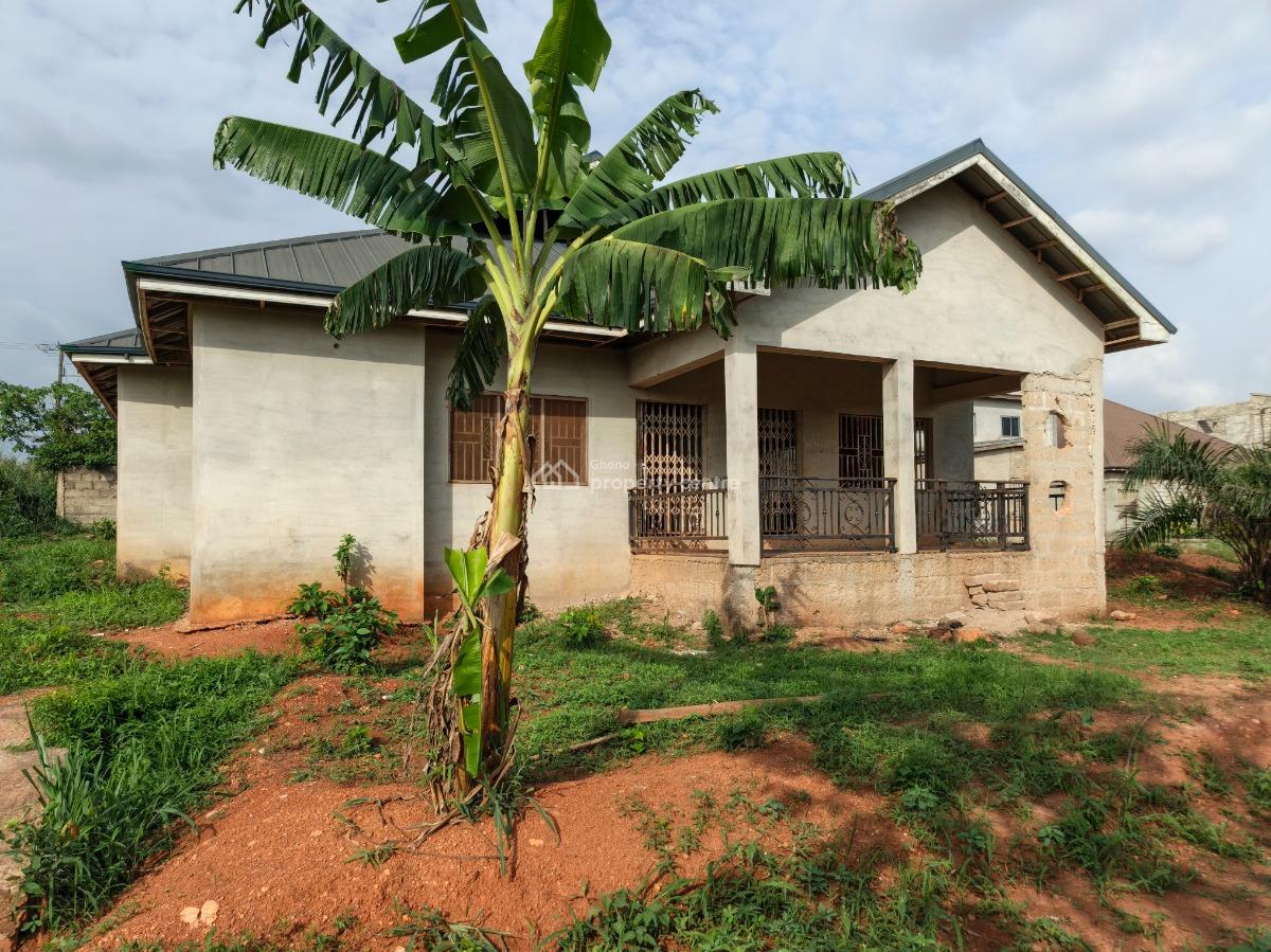 4 Bedrooms. ( 2nd House Main Highway Road), Adankwaame, on Abrepo Barekese Road., Kumasi Metropolitan, Ashanti, House for Sale