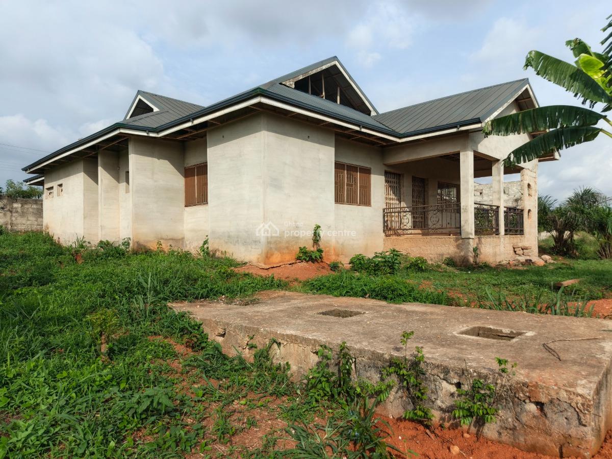 4 Bedrooms. ( 2nd House Main Highway Road), Adankwaame, on Abrepo Barekese Road., Kumasi Metropolitan, Ashanti, House for Sale