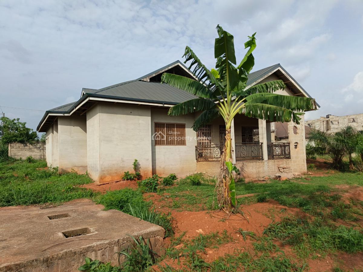 4 Bedrooms. ( 2nd House Main Highway Road), Adankwaame, on Abrepo Barekese Road., Kumasi Metropolitan, Ashanti, House for Sale