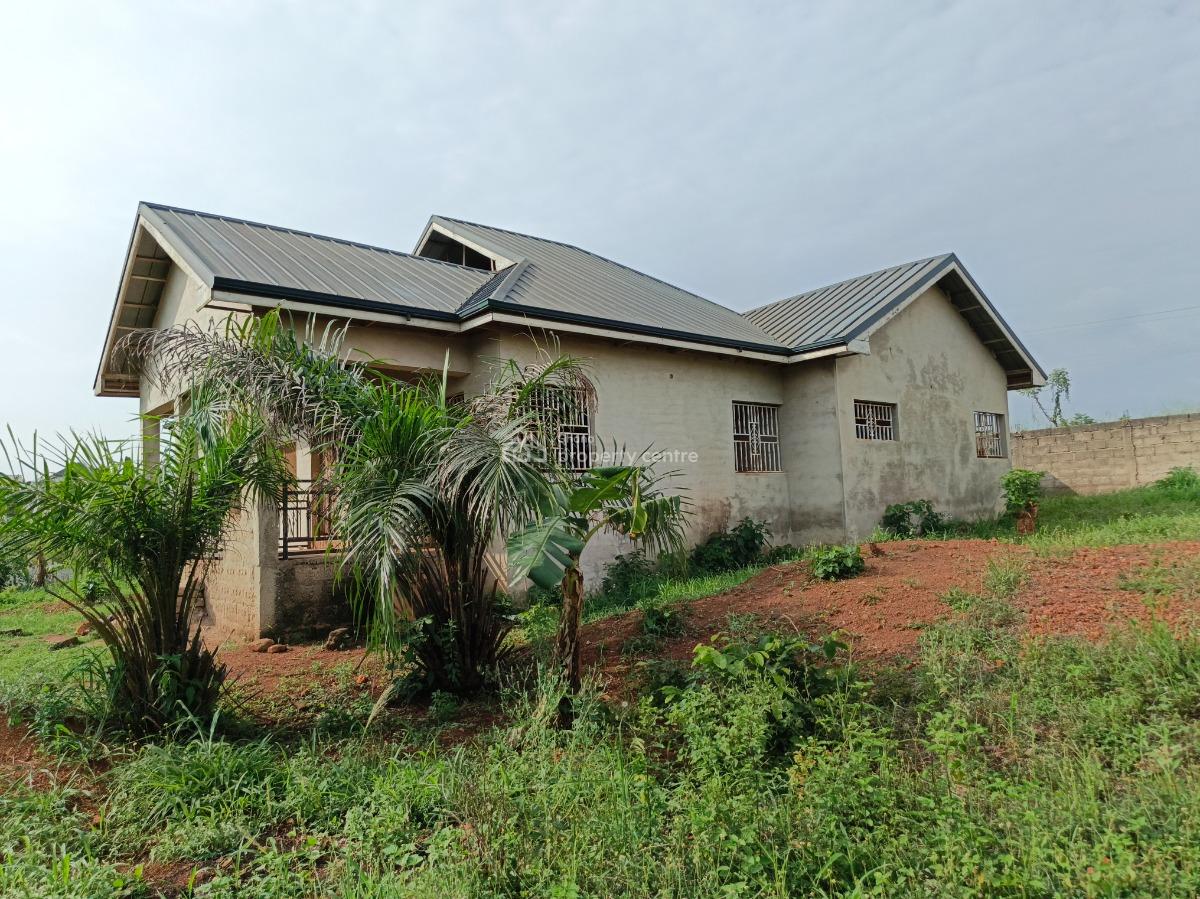 4 Bedrooms. ( 2nd House Main Highway Road), Adankwaame, on Abrepo Barekese Road., Kumasi Metropolitan, Ashanti, House for Sale