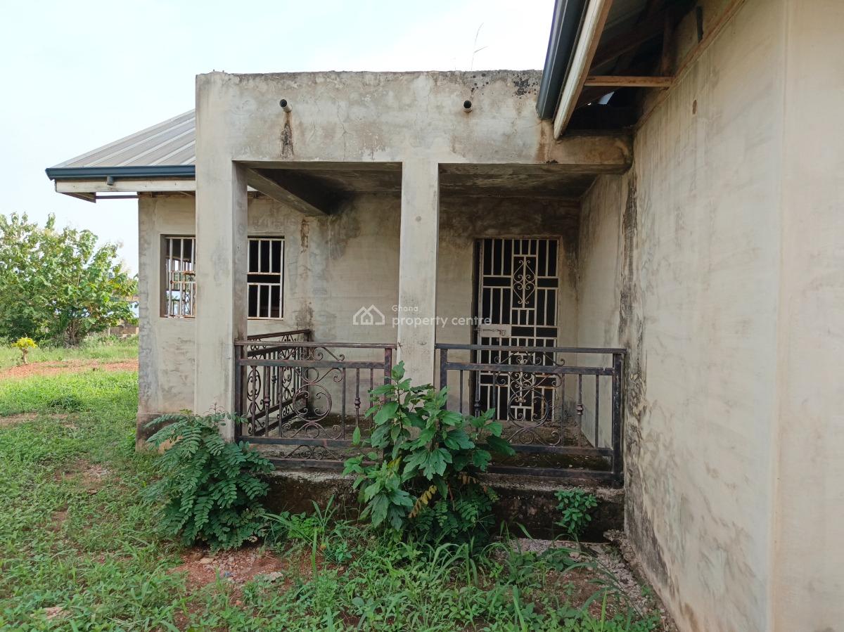 4 Bedrooms. ( 2nd House Main Highway Road), Adankwaame, on Abrepo Barekese Road., Kumasi Metropolitan, Ashanti, House for Sale