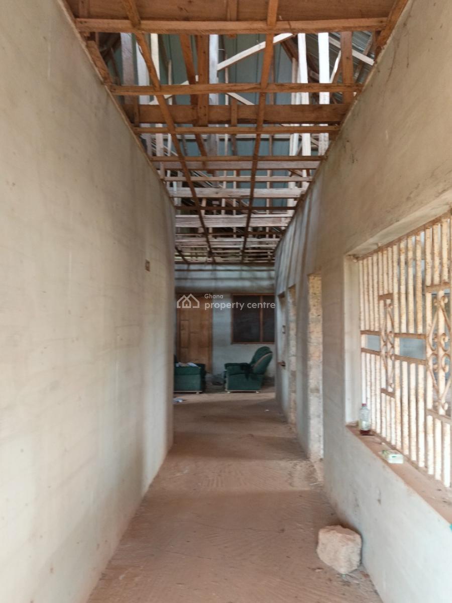 4 Bedrooms. ( 2nd House Main Highway Road), Adankwaame, on Abrepo Barekese Road., Kumasi Metropolitan, Ashanti, House for Sale