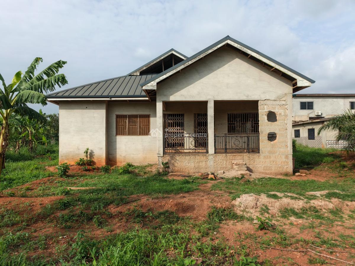 4 Bedrooms. ( 2nd House Main Highway Road), Adankwaame, on Abrepo Barekese Road., Kumasi Metropolitan, Ashanti, House for Sale