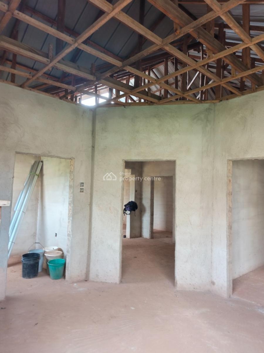 4 Bedrooms. ( 2nd House Main Highway Road), Adankwaame, on Abrepo Barekese Road., Kumasi Metropolitan, Ashanti, House for Sale