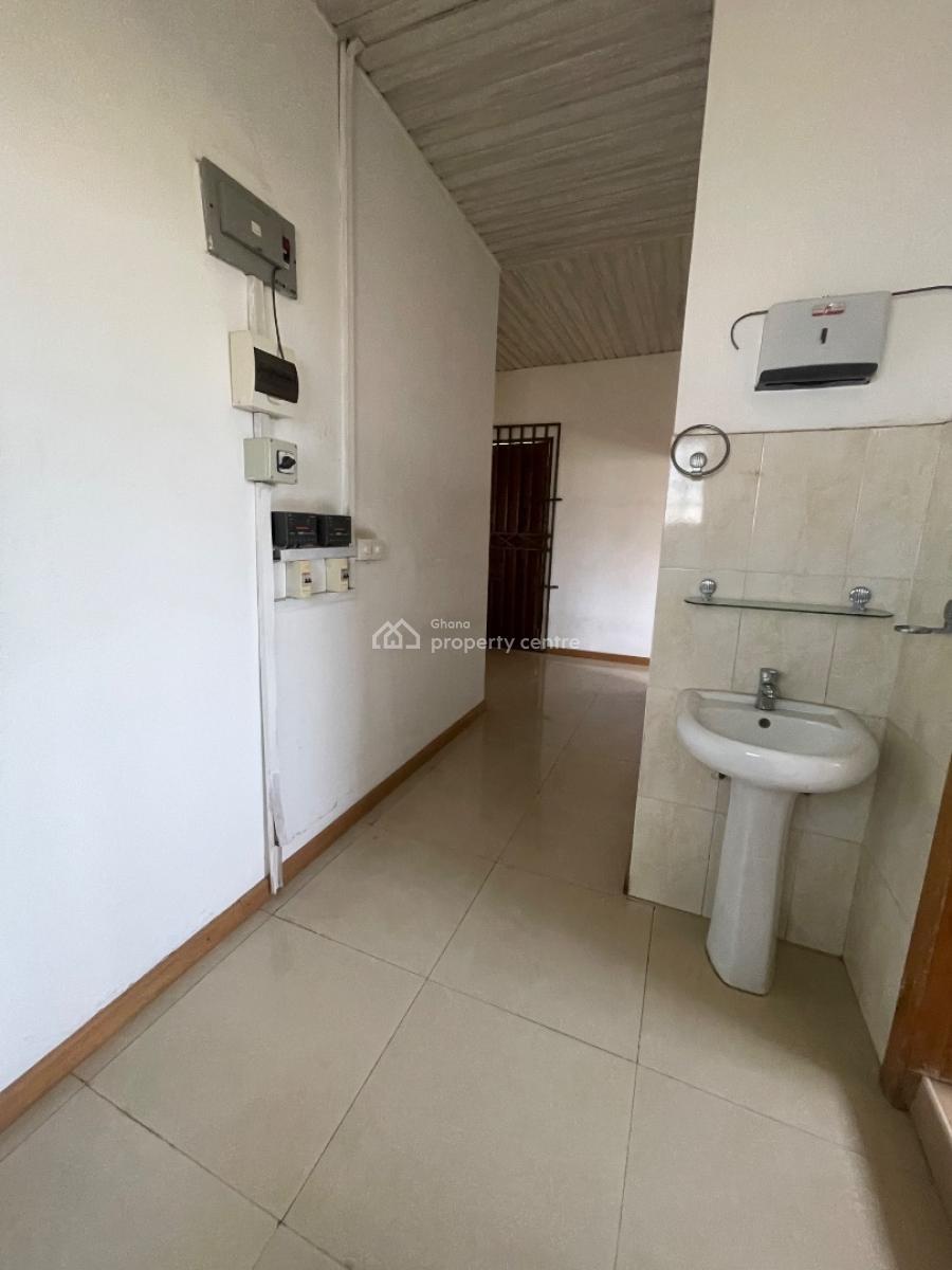 Cute 2-bedroom Self Compound, Boundary Road, East Legon, Accra, Detached Duplex for Rent