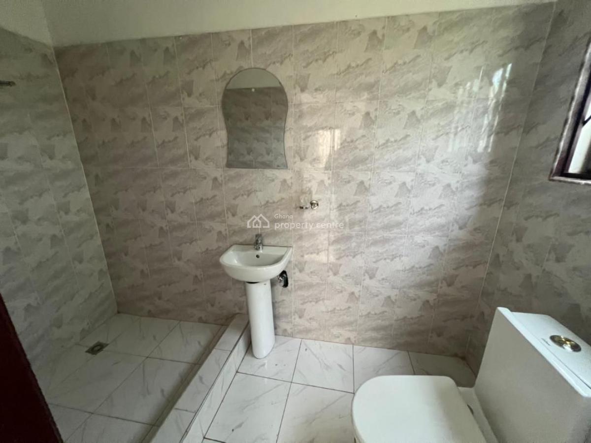 Decent 3-bedroom Semi Detached House @oyarifa:, Oyarifa, La Nkwantanang Madina Municipal, Accra, Semi-detached Duplex for Rent