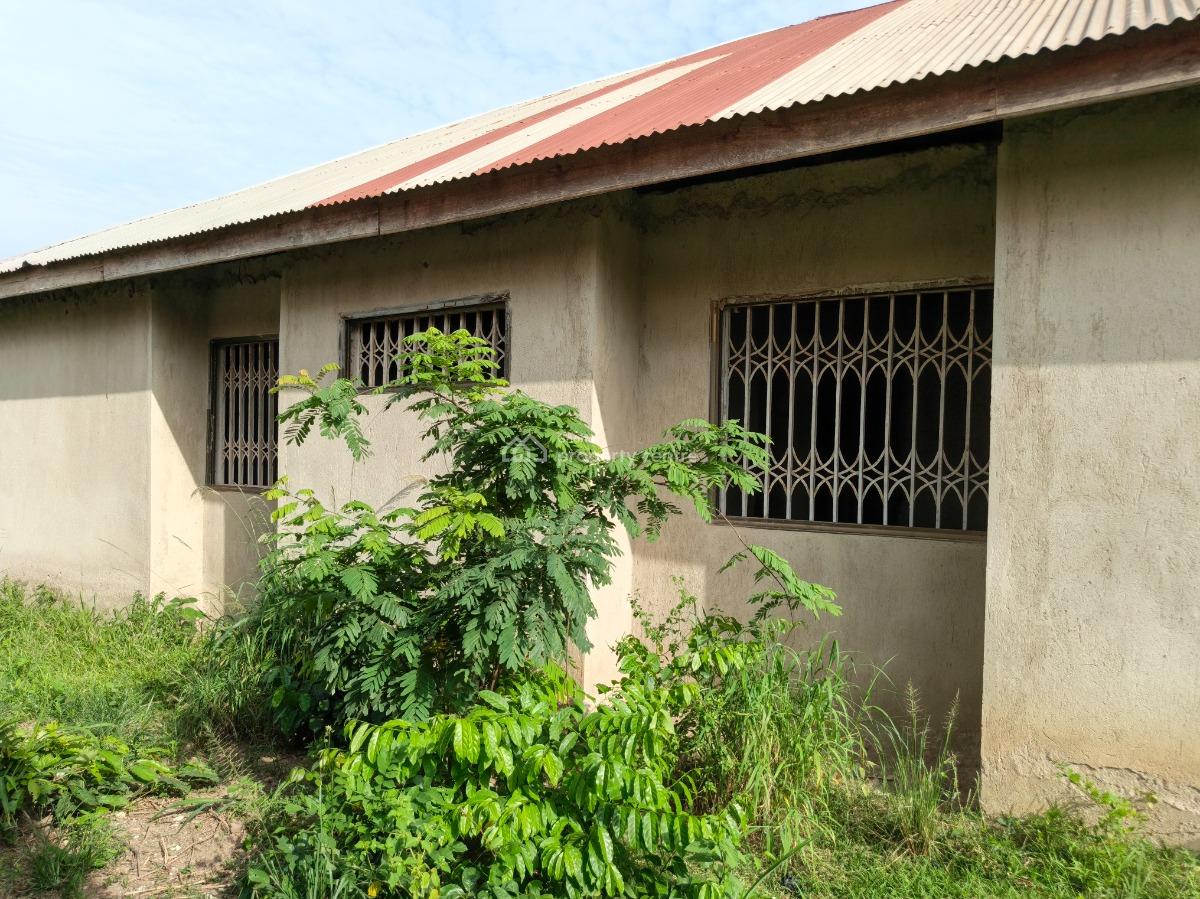 7 Bedrooms, Krobo, Near Adesina Kenyasi Abrem., Kumasi Metropolitan, Ashanti, House for Sale