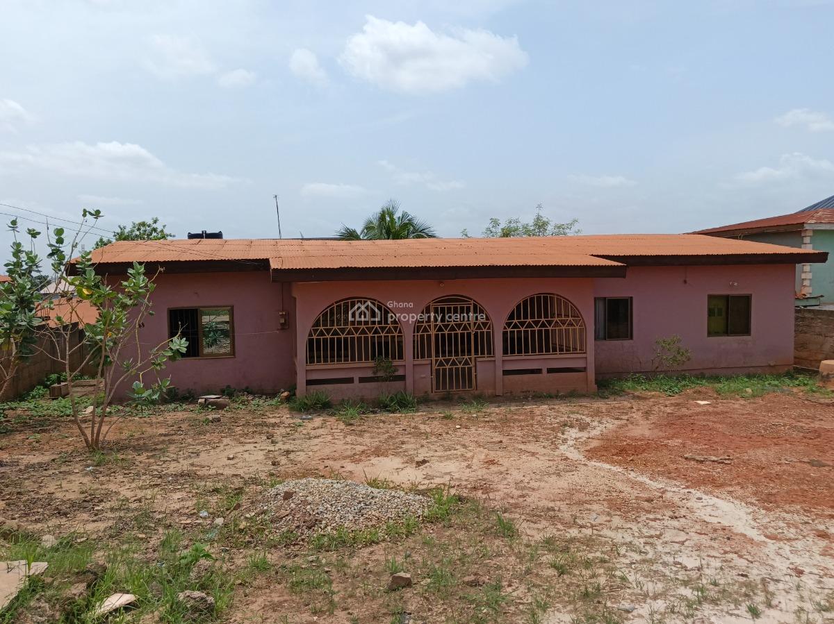 4 Bedroom House ( 4th House Main Highway Road), Esereso, Ophelia Junction. Near Atonsu., Kumasi Metropolitan, Ashanti, House for Sale