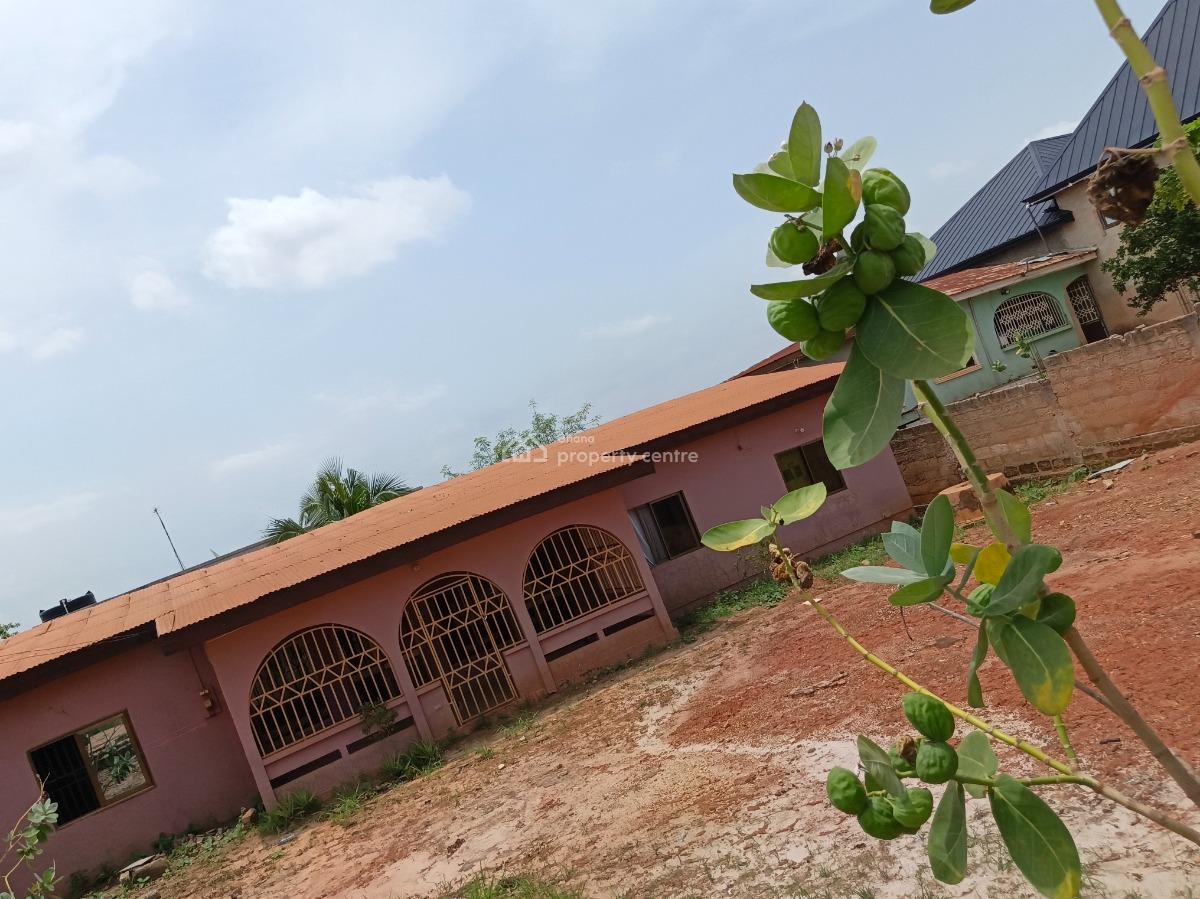 4 Bedroom House ( 4th House Main Highway Road), Esereso, Ophelia Junction. Near Atonsu., Kumasi Metropolitan, Ashanti, House for Sale