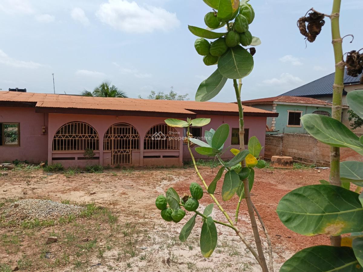 4 Bedroom House ( 4th House Main Highway Road), Esereso, Ophelia Junction. Near Atonsu., Kumasi Metropolitan, Ashanti, House for Sale