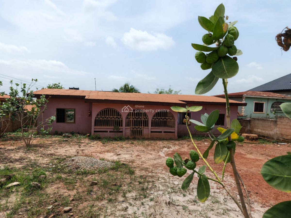 4 Bedroom House ( 4th House Main Highway Road), Esereso, Ophelia Junction. Near Atonsu., Kumasi Metropolitan, Ashanti, House for Sale