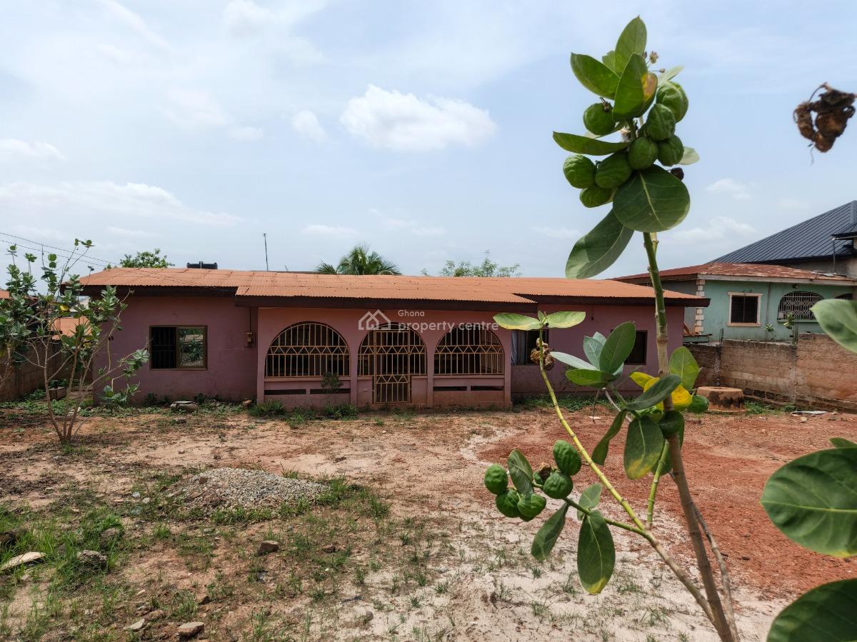 4 Bedroom House ( 4th House Main Highway Road), Esereso, Ophelia Junction. Near Atonsu., Kumasi Metropolitan, Ashanti, House for Sale