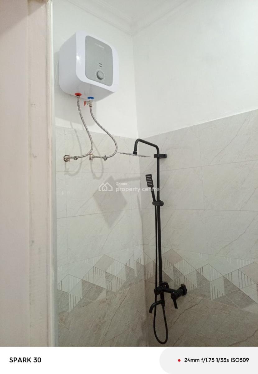 2 Bedrooms Self- Contain, Osu Oxford Street, Osu, Accra, Apartment for Rent
