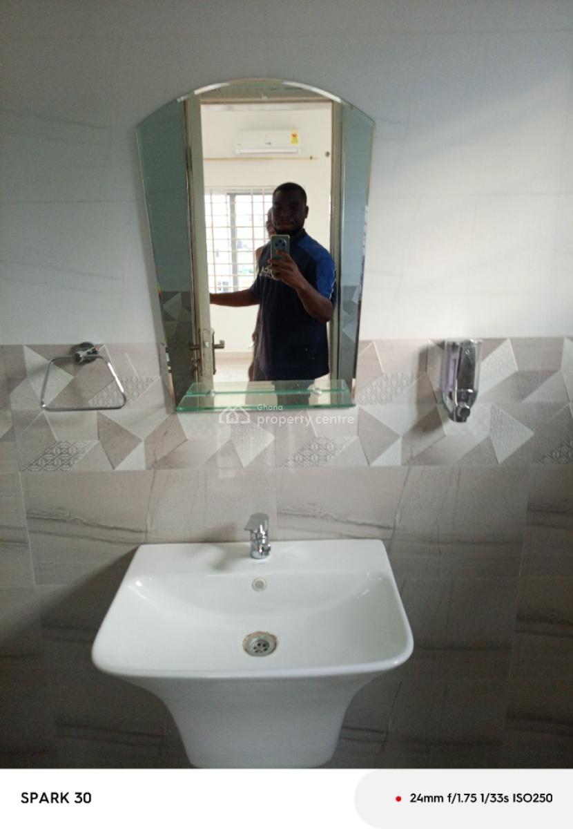 2 Bedrooms Self- Contain, Osu Oxford Street, Osu, Accra, Apartment for Rent