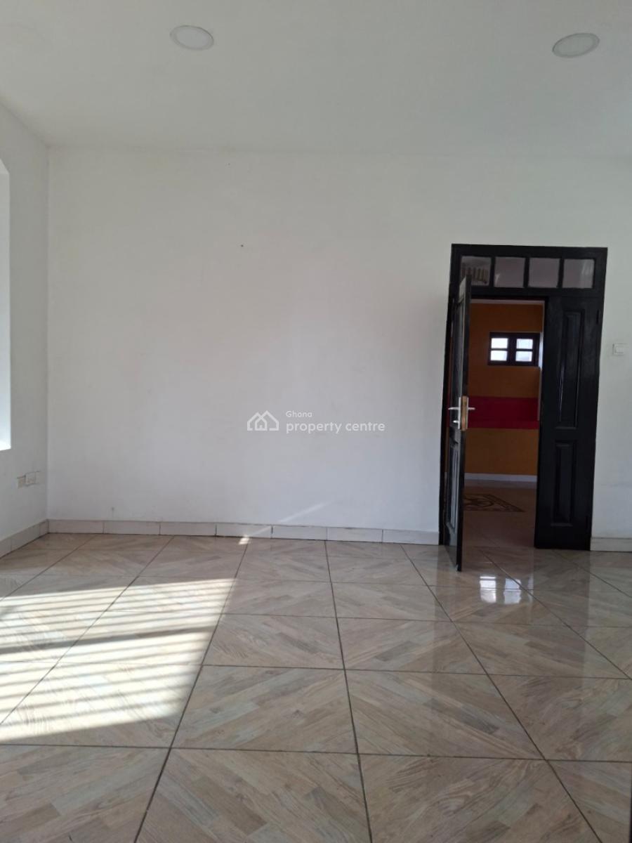Four Bedrooms Self-contain, Oxford Street, Osu, Accra, Apartment for Rent
