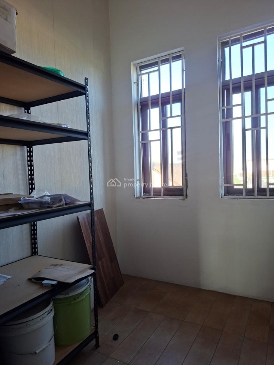Four Bedrooms Self-contain, Oxford Street, Osu, Accra, Apartment for Rent