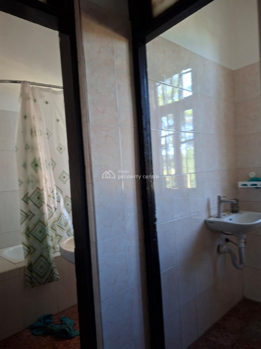 Four Bedrooms Self-contain, Oxford Street, Osu, Accra, Apartment for Rent