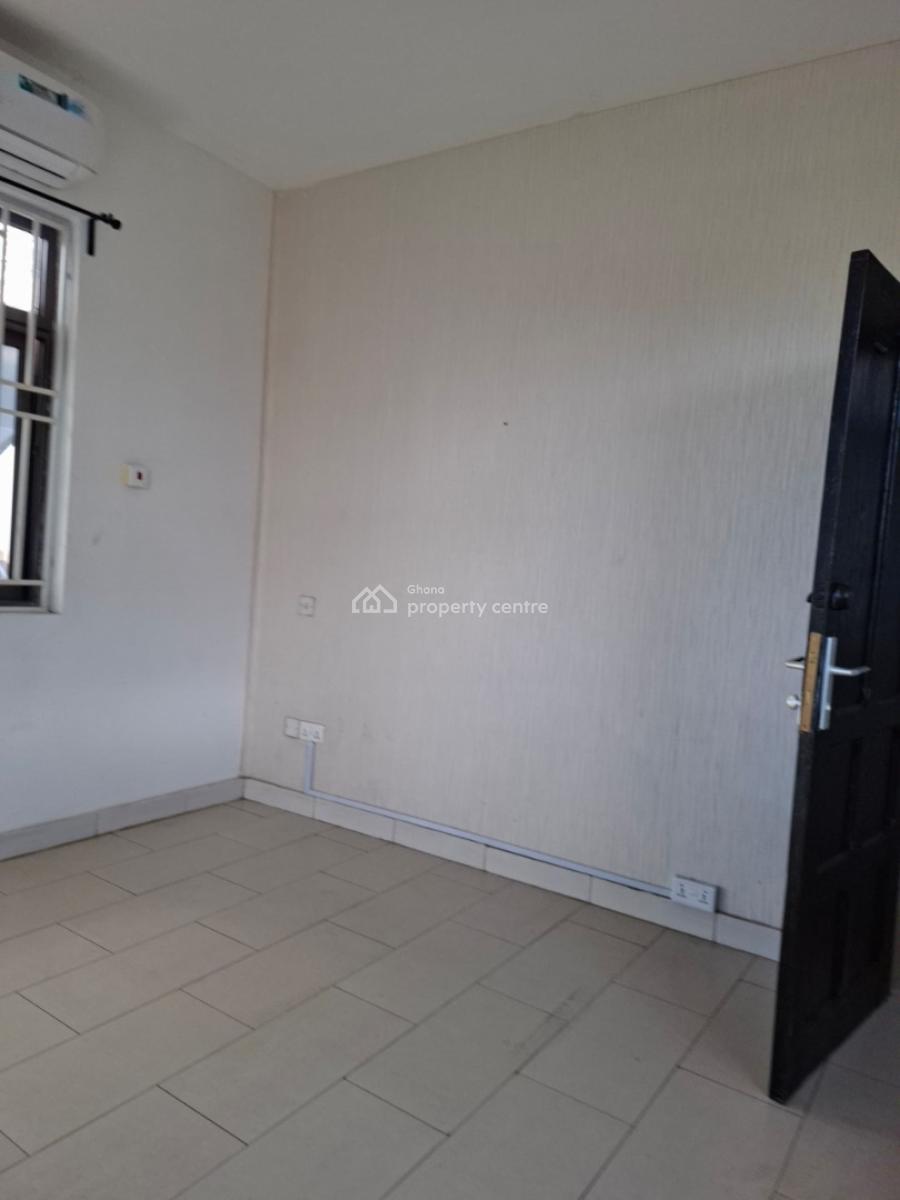 Four Bedrooms Self-contain, Oxford Street, Osu, Accra, Apartment for Rent