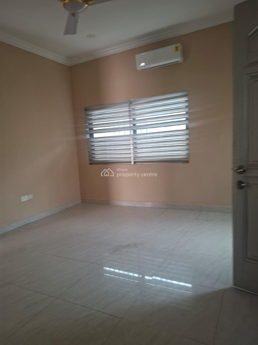 2 Bedrooms Self Compound, Osu Oxford Street, Osu, Accra, Apartment for Rent