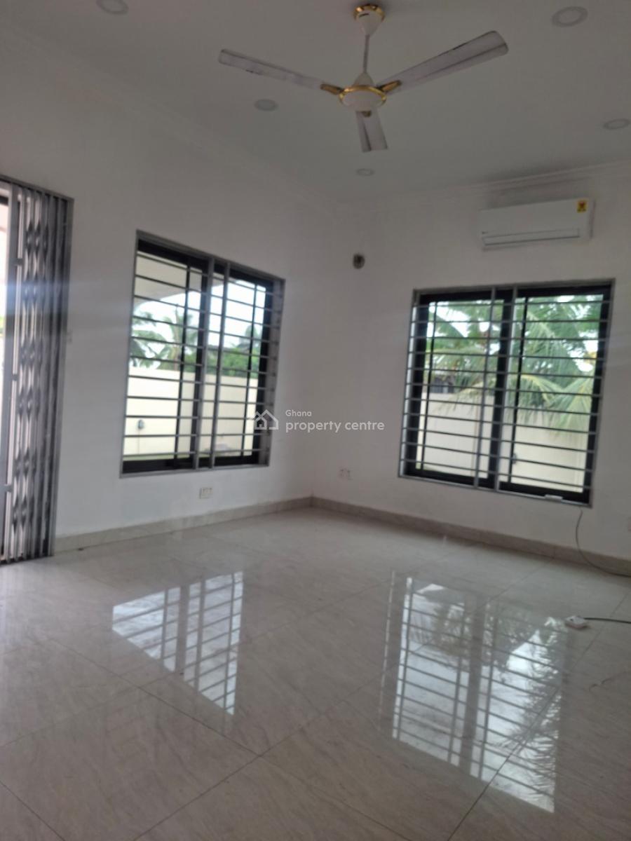 2 Bedrooms Self Compound, Osu Oxford Street, Osu, Accra, Apartment for Rent