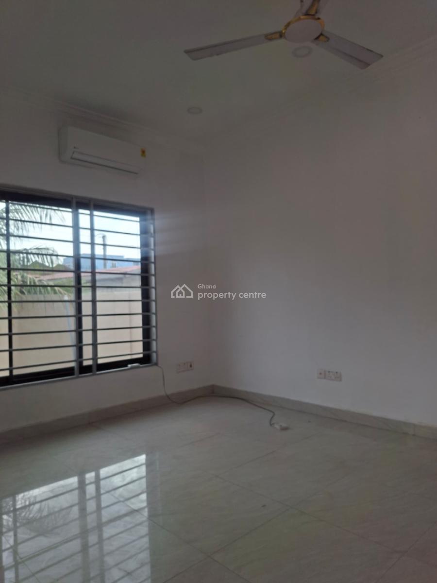 2 Bedrooms Self Compound, Osu Oxford Street, Osu, Accra, Apartment for Rent