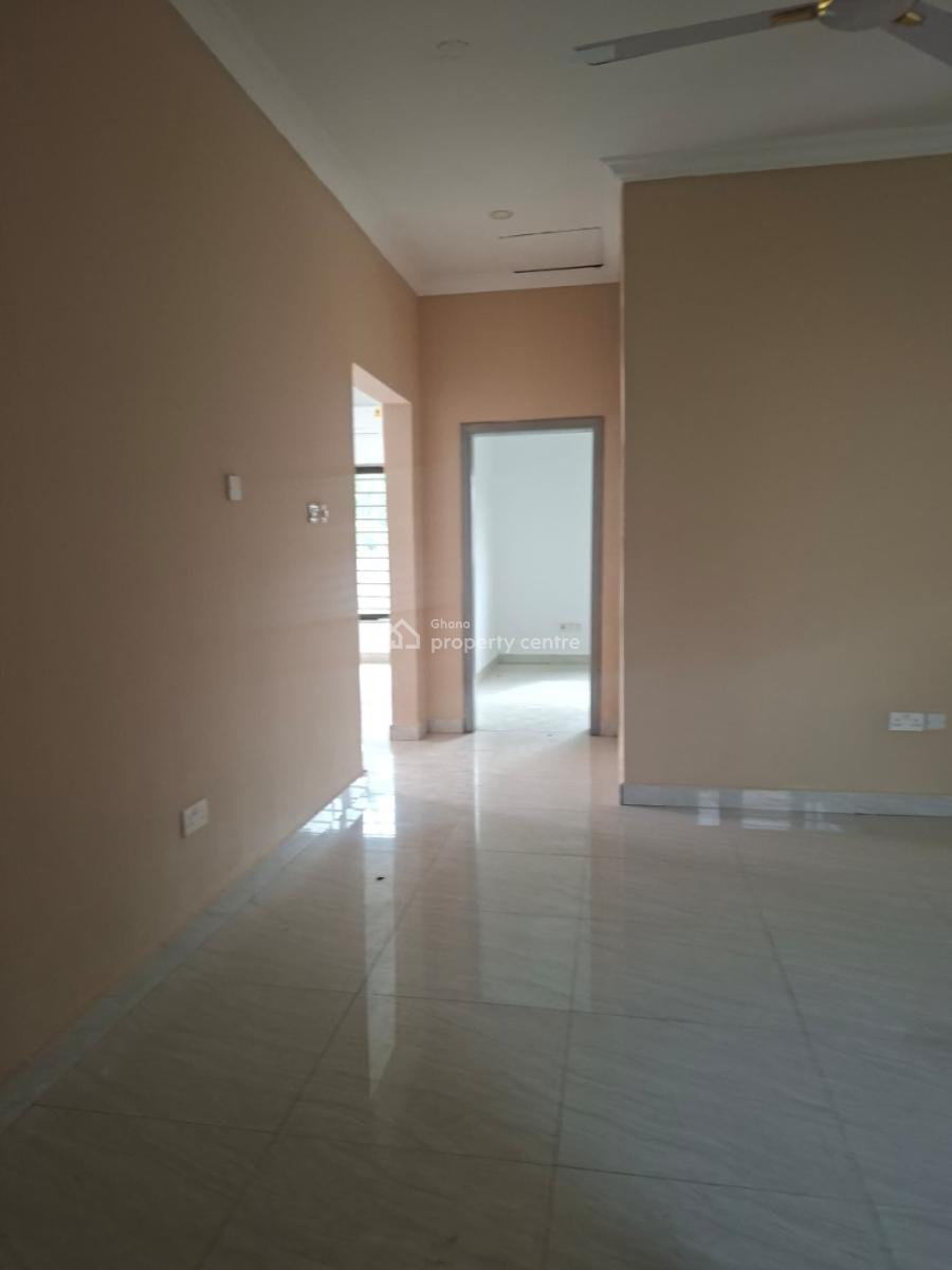 2 Bedrooms Self Compound, Osu Oxford Street, Osu, Accra, Apartment for Rent