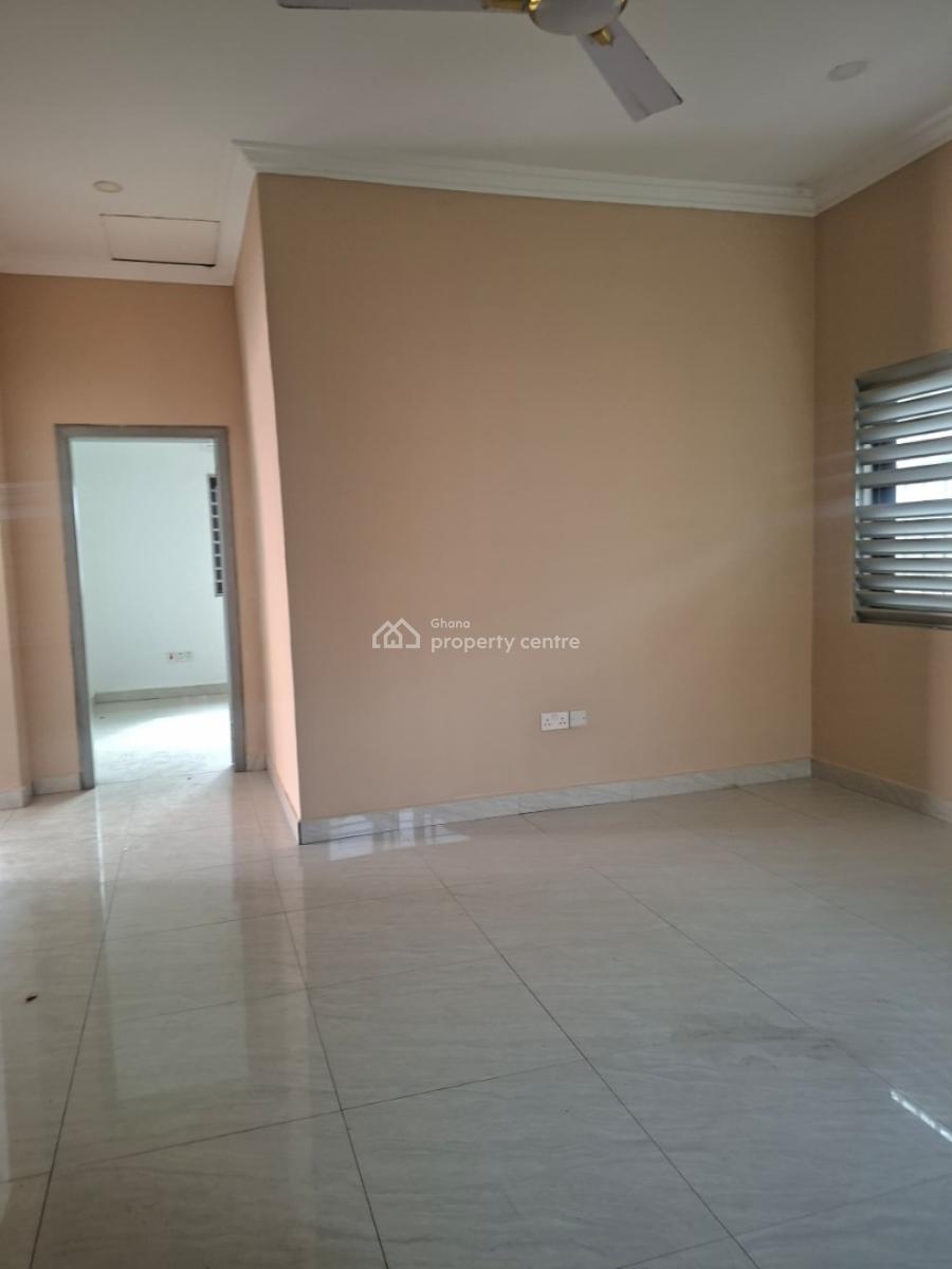 2 Bedrooms Self Compound, Osu Oxford Street, Osu, Accra, Apartment for Rent