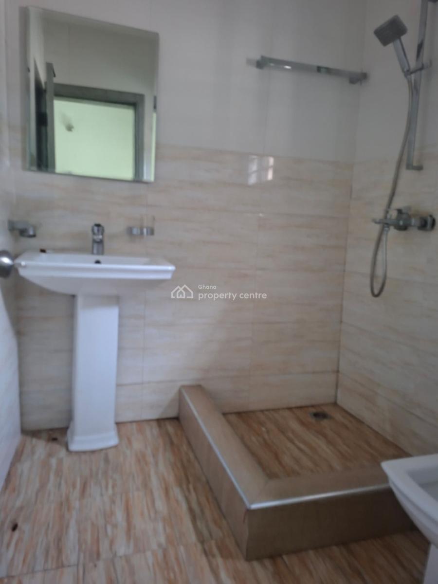 2 Bedrooms Self Compound, Osu Oxford Street, Osu, Accra, Apartment for Rent