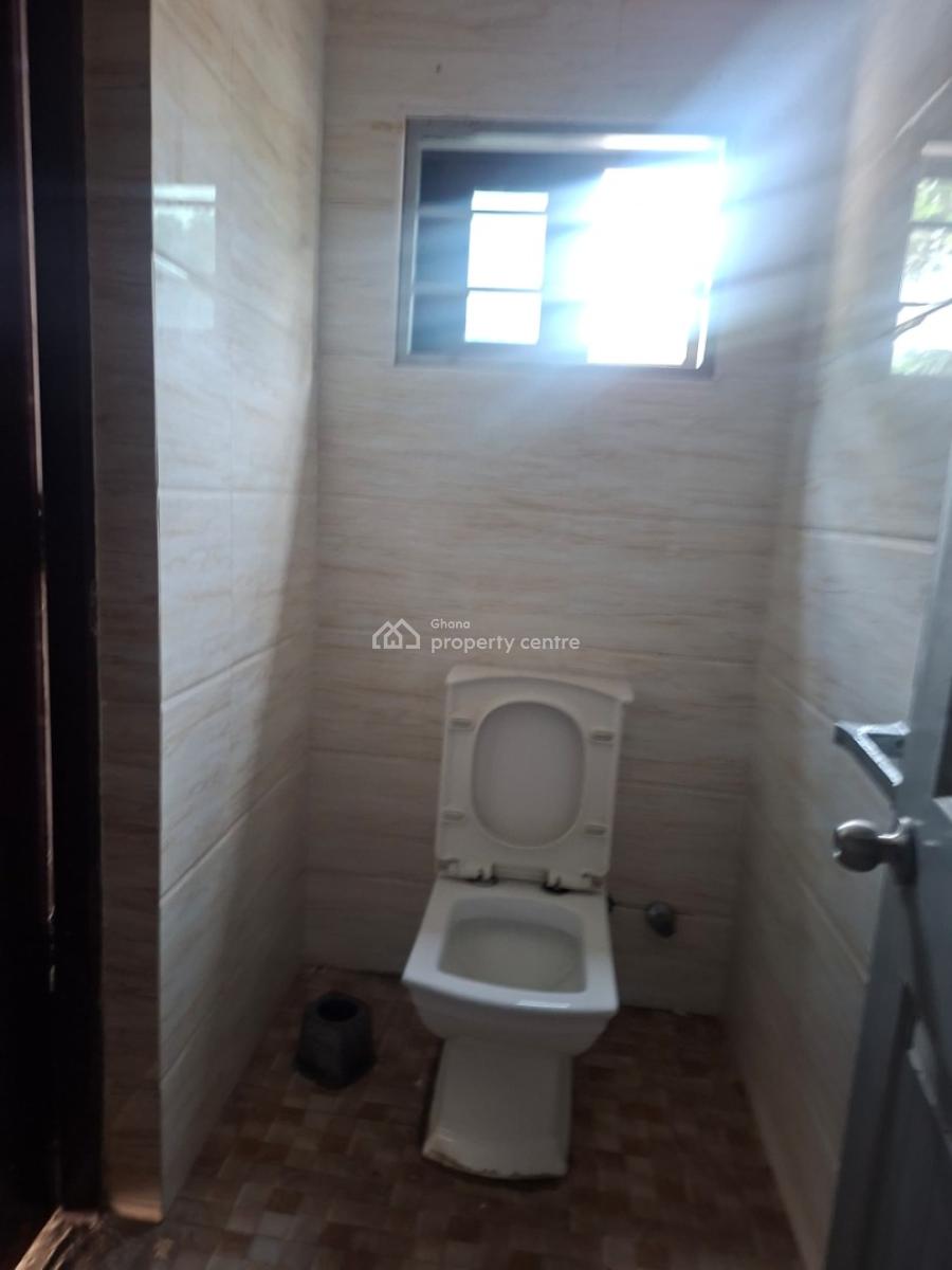 2 Bedrooms Self Compound, Osu Oxford Street, Osu, Accra, Apartment for Rent