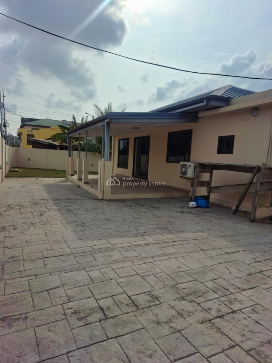 2 Bedrooms Self Compound, Osu Oxford Street, Osu, Accra, Apartment for Rent