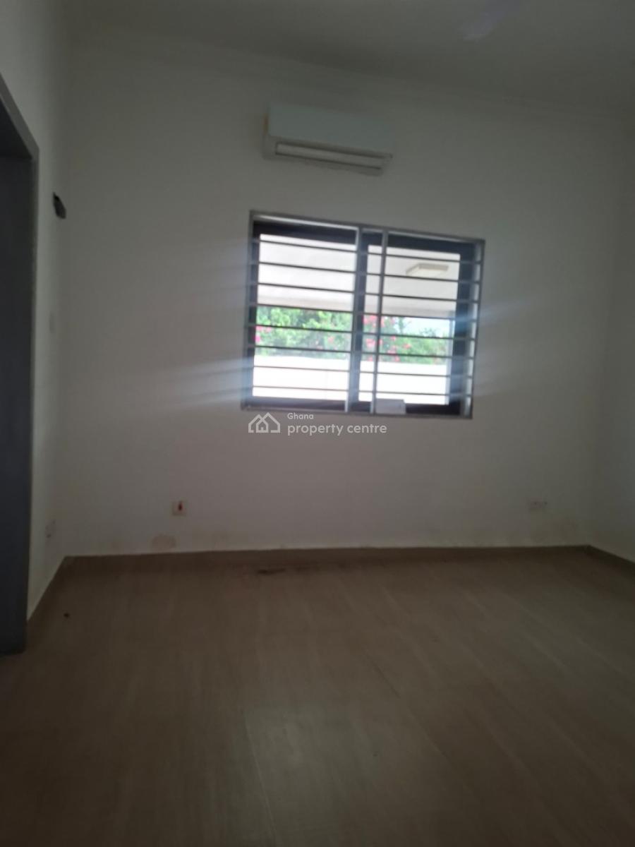2 Bedrooms Self Compound, Osu Oxford Street, Osu, Accra, Apartment for Rent